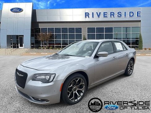 Used 2018 Chrysler 300 S w/ 300S Premium Group image 1