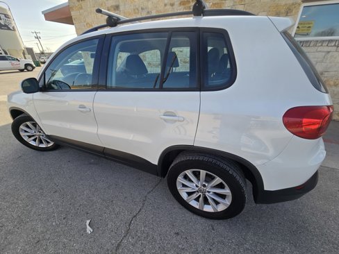Used 2017 Volkswagen Tiguan Limited w/ Premium Package image 3