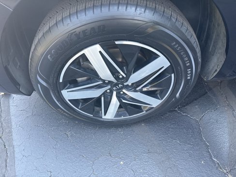 Used 2021 Kia Sorento EX image 19