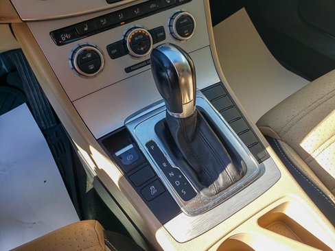 Used 2013 Volkswagen CC Sport image 16