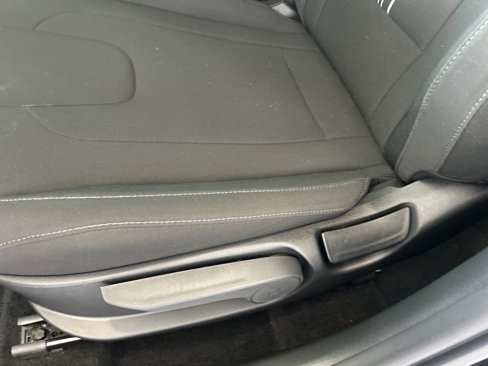 Certified 2025 Hyundai Elantra Sport image 18