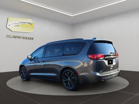 Used 2019 Chrysler Pacifica Touring-L image 5