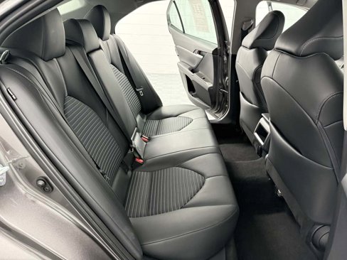 Used 2023 Toyota Camry SE image 13