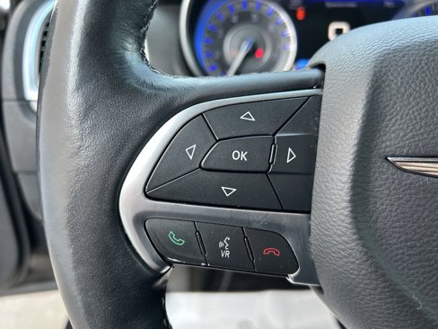 Used 2016 Chrysler 300 C image 22