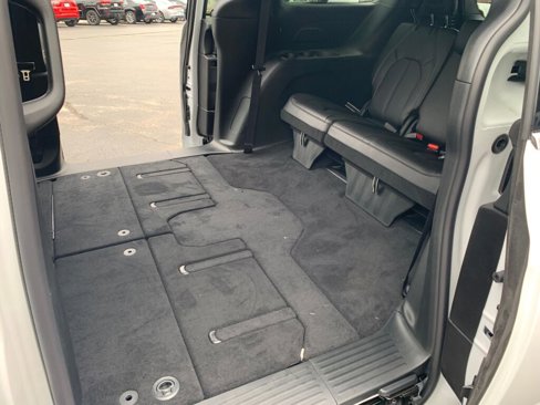 New 2025 Chrysler Pacifica Select image 29