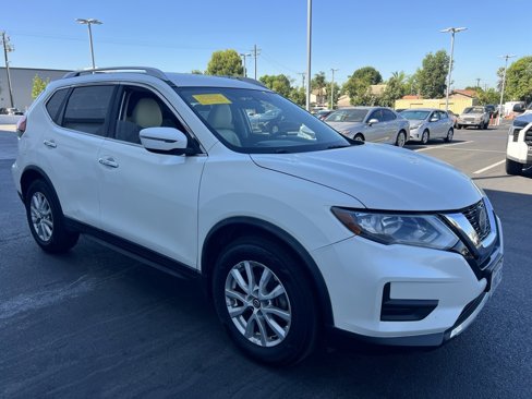 Used 2018 Nissan Rogue SV image 3
