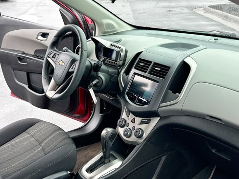 Used 2013 Chevrolet Sonic LT image 5