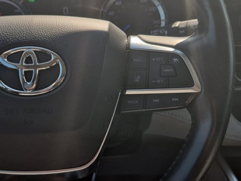 Used 2021 Toyota Highlander LE image 20