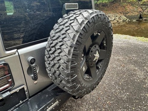 Used 2017 Jeep Wrangler Unlimited Sahara image 5