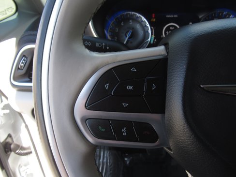 Used 2020 Chrysler Pacifica Limited image 26