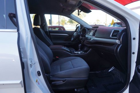 Used 2017 Toyota Highlander FWD V6 image 23