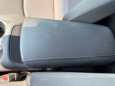 Used 2021 Toyota Venza LE w/ Carpet Mat Package (TMS) image 39