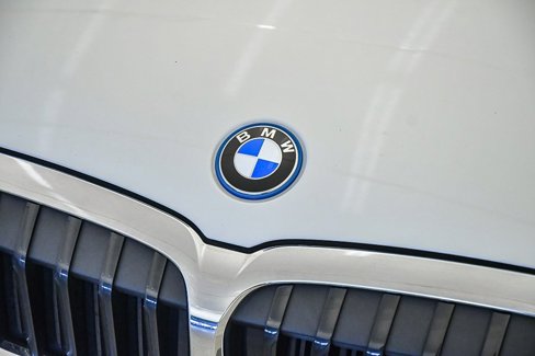 Certified 2022 BMW 330e w/ Premium Package image 7