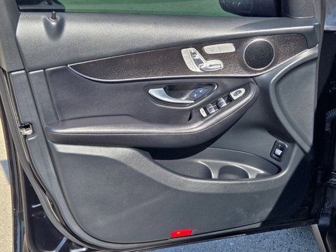 Used 2021 Mercedes-Benz GLC 300 4MATIC image 19