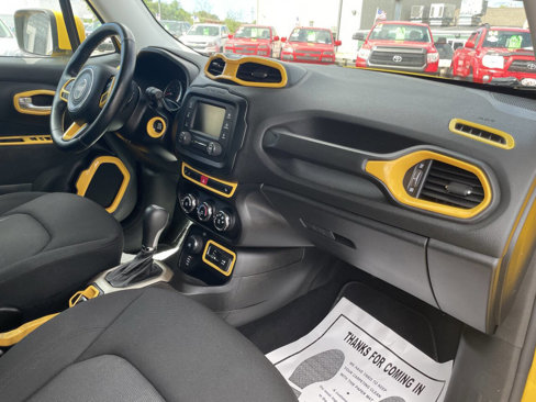 Used 2015 Jeep Renegade Latitude w/ Cold Weather Group II image 37