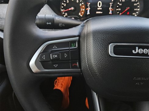 Used 2023 Jeep Compass Latitude image 24