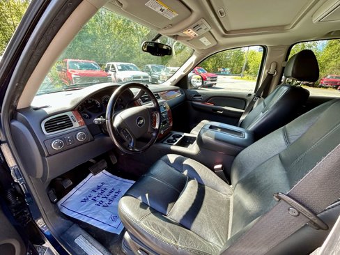Used 2007 Chevrolet Suburban LT w/ LT Preferred Equipment Group image 3