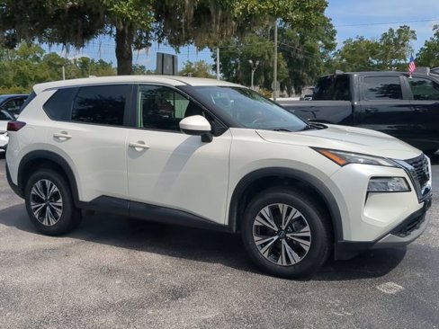 Used 2023 Nissan Rogue SV image 2