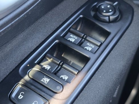 Used 2021 Jeep Renegade Latitude w/ Sun & Sound Group image 20