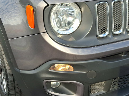 Used 2016 Jeep Renegade Latitude w/ Popular Equipment Group image 9