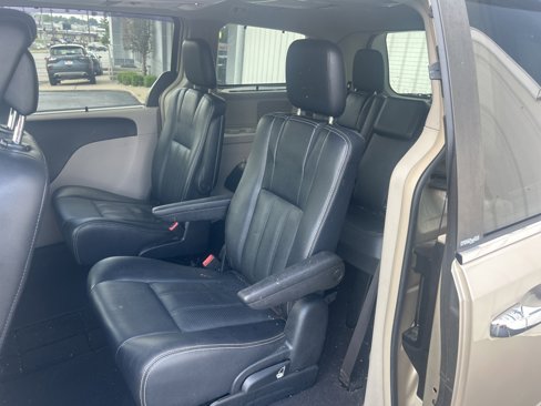 Used 2014 Chrysler Town & Country Touring-L w/ Driver Convenience Group image 14