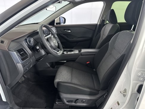 Used 2023 Nissan Rogue SV image 6