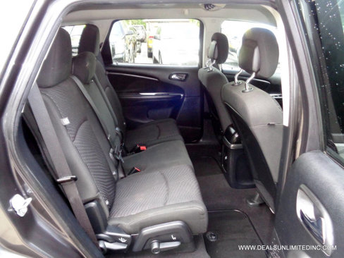Used 2017 Dodge Journey SXT w/ Comfort/Convenience Group image 18