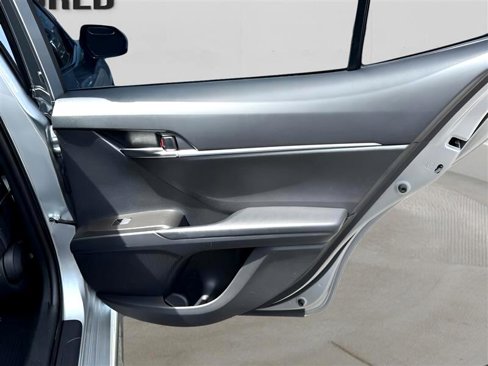 Used 2021 Toyota Camry SE image 25