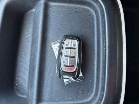 Used 2018 Chrysler Pacifica Touring-L image 24