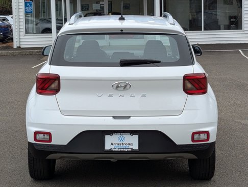 Used 2023 Hyundai Venue SEL image 4