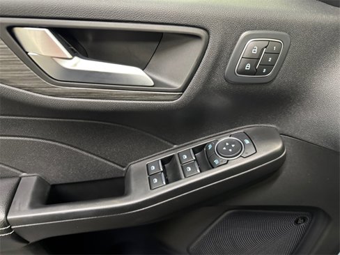 Used 2023 Ford Escape SE w/ PHEV Premium Package image 13