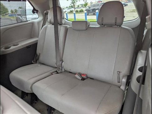 Used 2016 Toyota Sienna XLE image 6