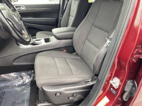 Used 2021 Jeep Grand Cherokee Laredo image 9