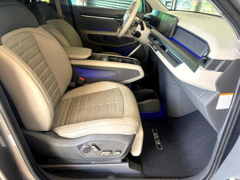 Used 2024 Kia EV9 Land image 24