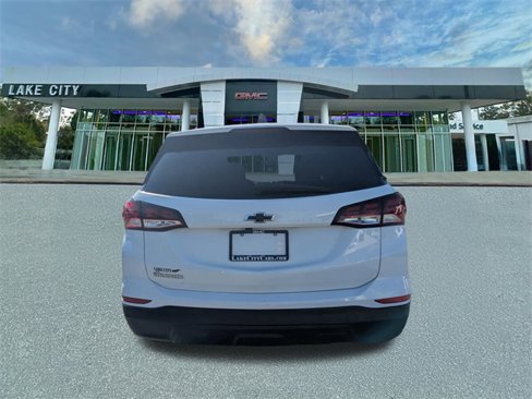 Used 2022 Chevrolet Equinox LS w/ Driver Confidence II Package image 4