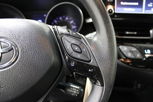 Used 2020 Toyota C-HR LE image 13