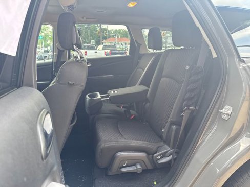 Used 2019 Dodge Journey SE image 23