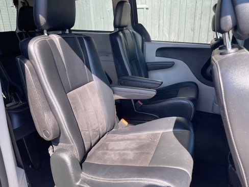 Used 2017 Dodge Grand Caravan SXT image 16