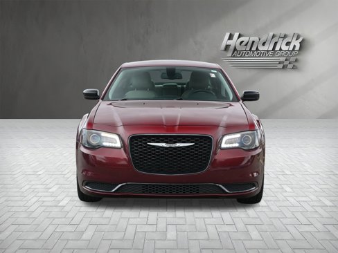 Used 2019 Chrysler 300 Touring w/ Sport Appearance Package image 5