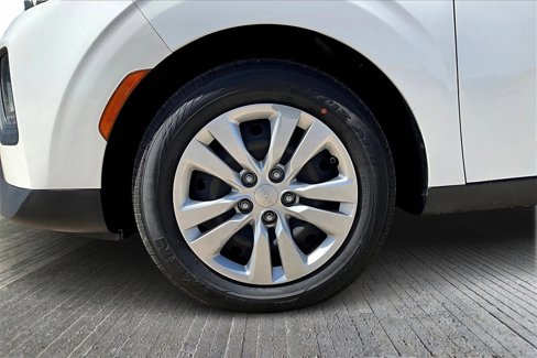Used 2022 Kia Soul LX image 8
