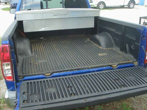 Used 2013 Nissan Frontier SV image 3