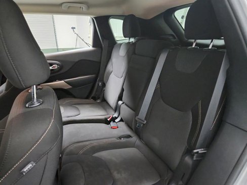 Used 2017 Jeep Cherokee Latitude image 23