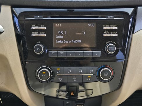 Used 2015 Nissan Rogue S image 13