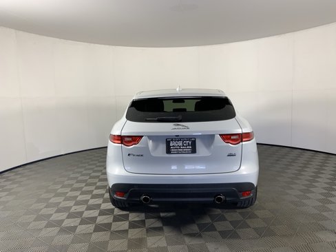 Used 2017 Jaguar F-PACE Premium image 8
