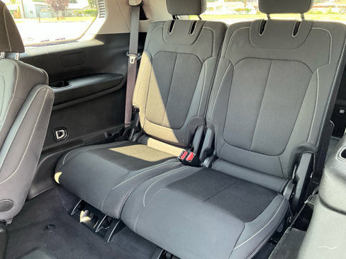 Used 2023 Jeep Grand Cherokee L Laredo image 8