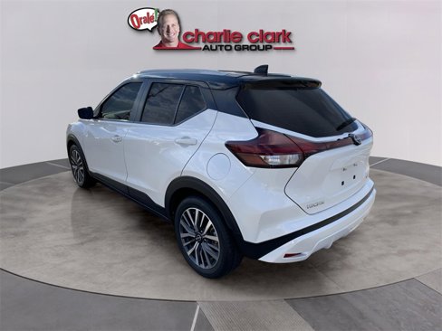 Used 2023 Nissan Kicks SV image 4
