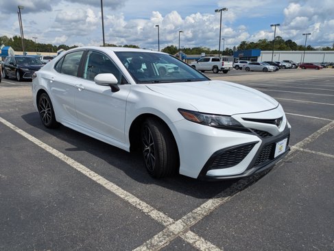 Used 2024 Toyota Camry SE image 7