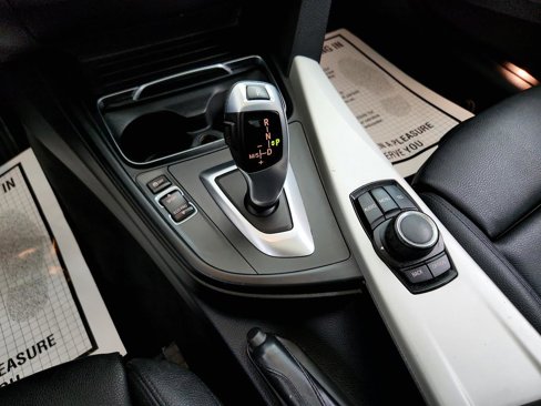 Used 2017 BMW 320i Sedan image 18