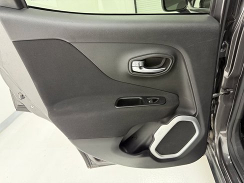 Used 2019 Jeep Renegade Latitude image 35