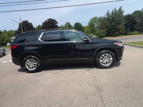 Used 2021 Chevrolet Traverse LT image 9
